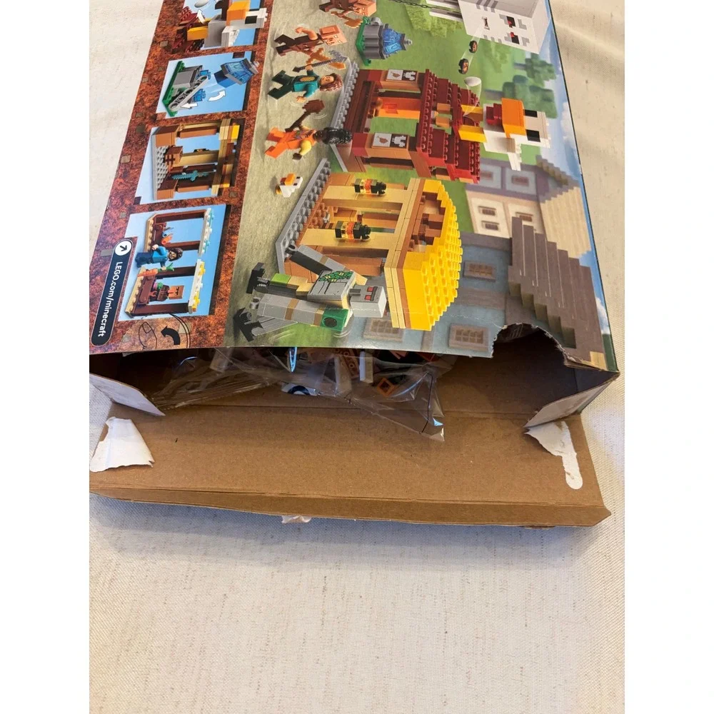 LEGO Minecraft The Ghast Balloon Village Attack 21273 Kids Multi New Open Box